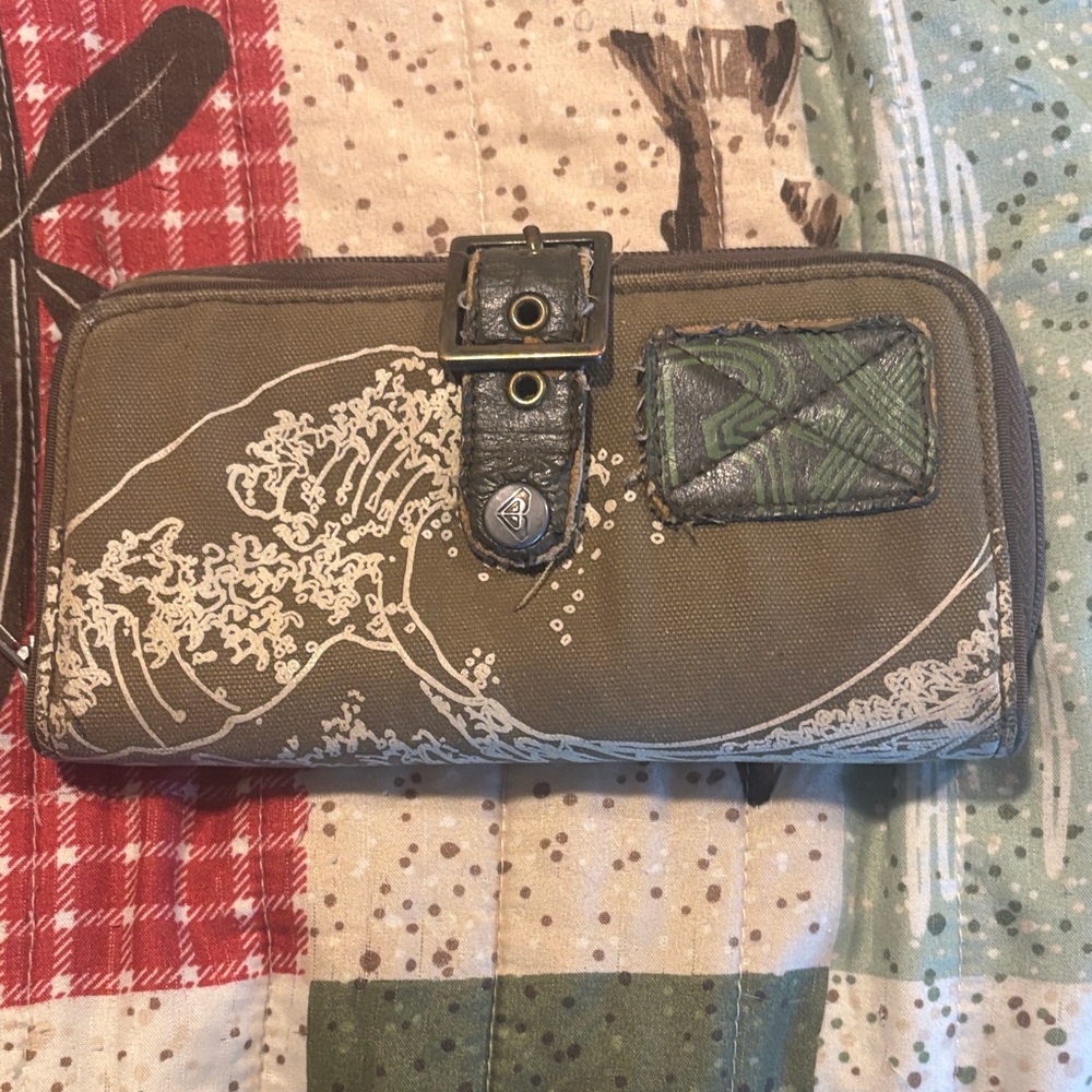 Roxy Olive Green Wave Print Zip Wallet